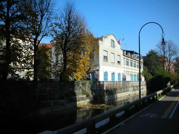 Circolo di Unita proletaria. Teatro Zelig. Lato naviglio
